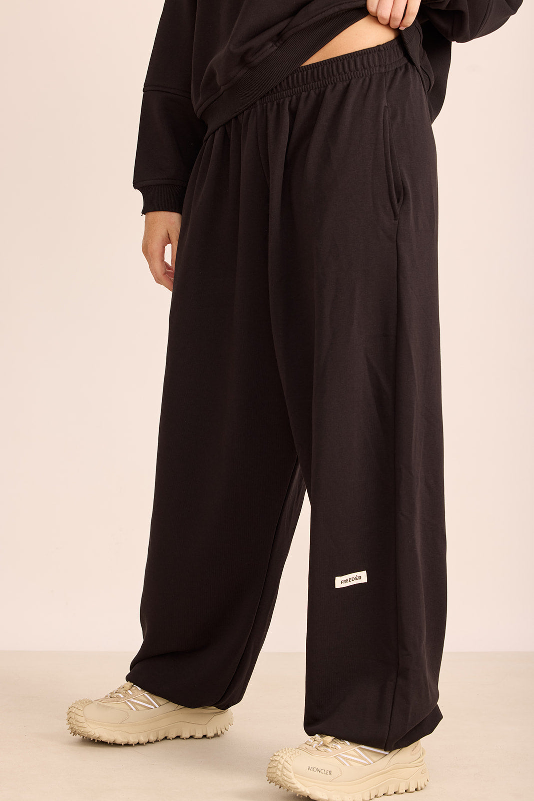 1.13 Oversized Sweatpants (Black)